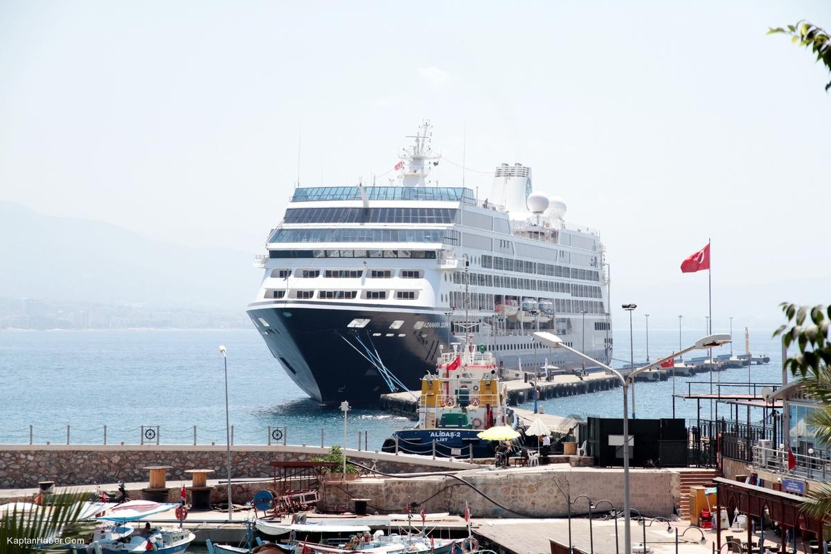 "Azamara Journey" kruvaziyeri 655 turist ile geldi